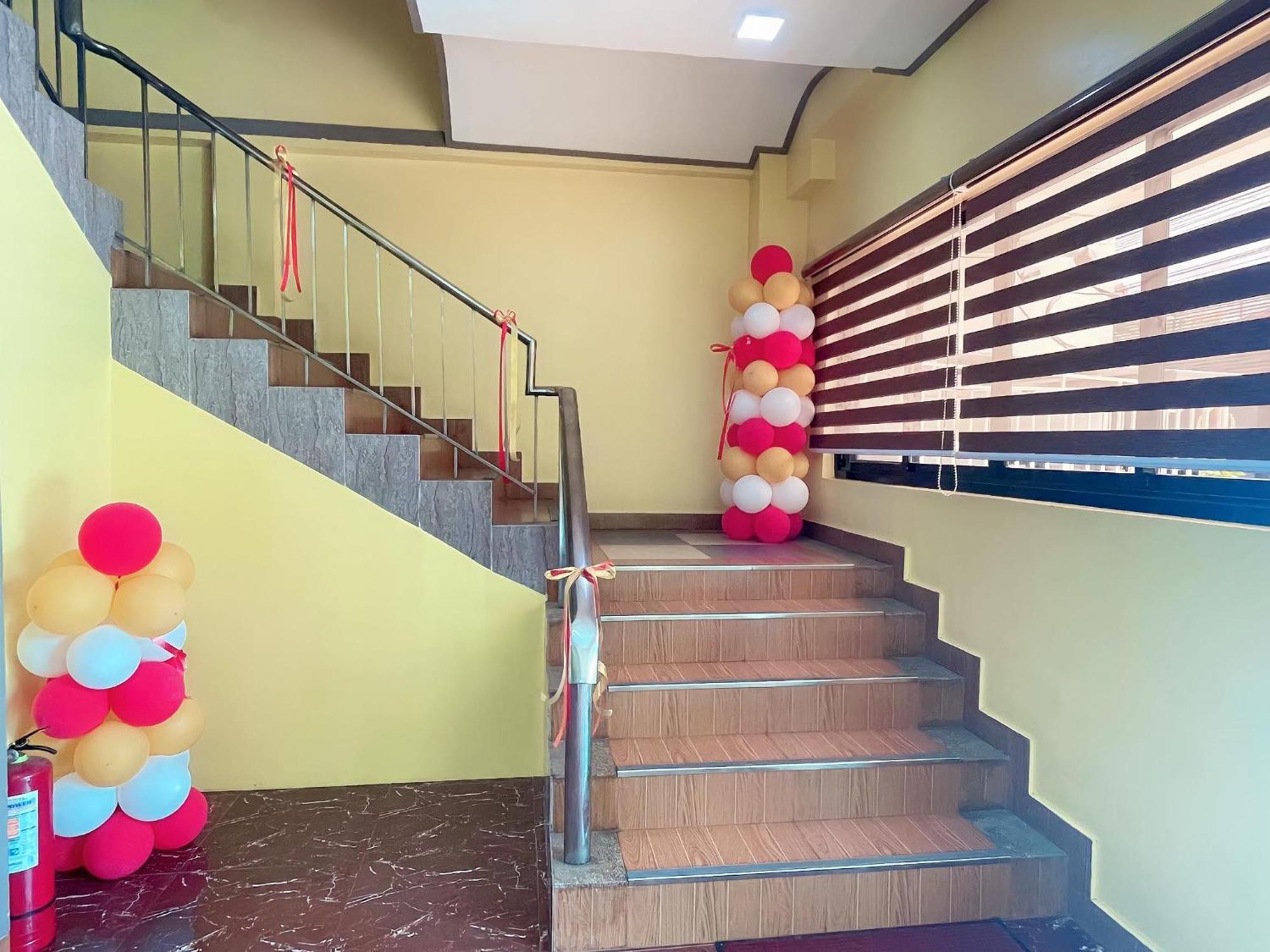 Jun And Helen Hotel And Restaurant Angeles Exterior photo
